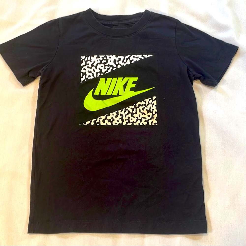 Nike Kids T-Shirt - size XS